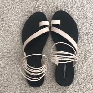 Pour La Victoire flat sandals